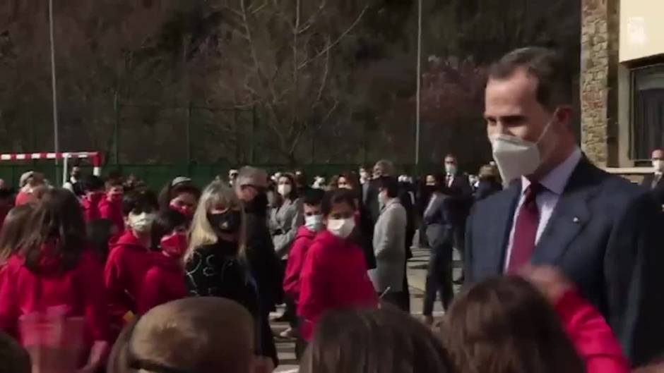Los Reyes de España visitan en Andorra la escuela María Moliner