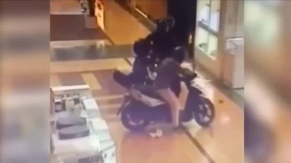 Atraco de película en un centro comercial de Murcia