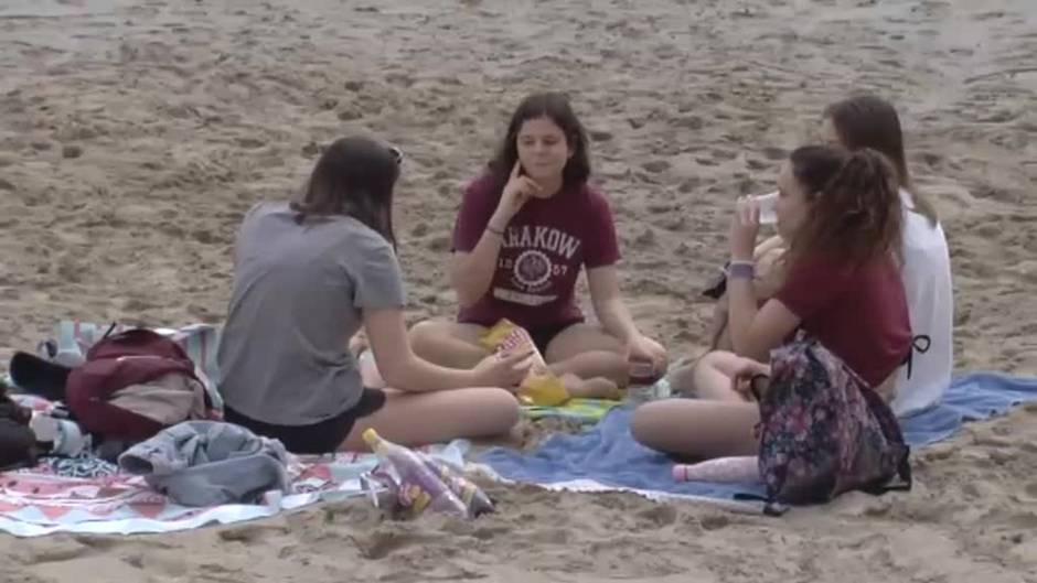 Las Comunidades costeras se rebelan contra la ley para que las mascarillas sean obligatorias en playas y piscinas