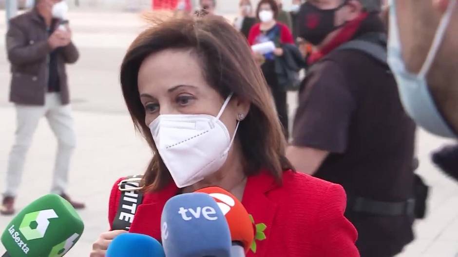 Margarita Robles recibe la vacuna contra la Covid-19