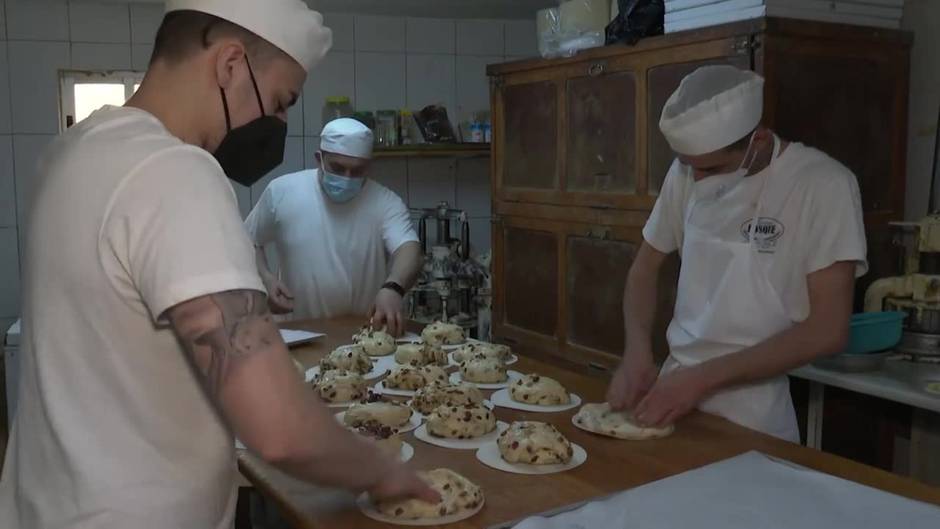 Vuelve la mona de Pascua a los hornos valencianos como ritual hacia la infancia