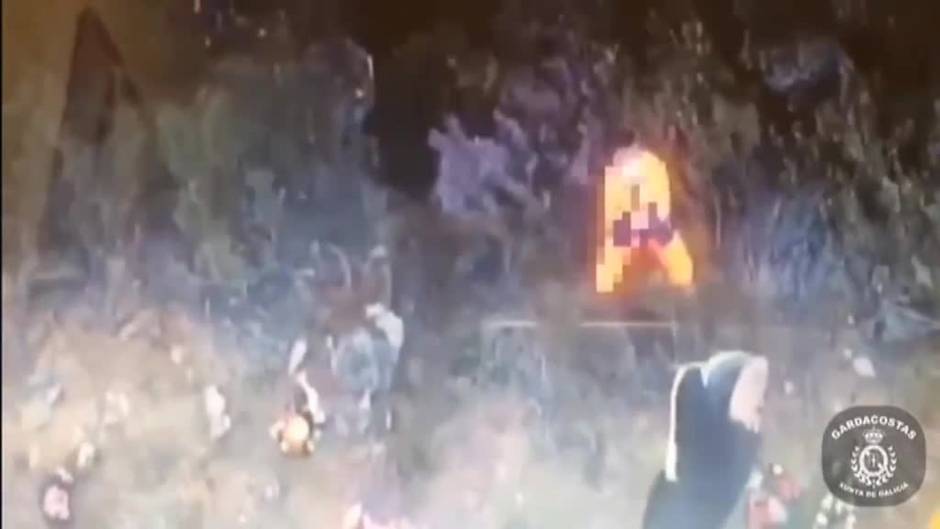 Un helicóptero rescata a una mujer en los montes de Orense