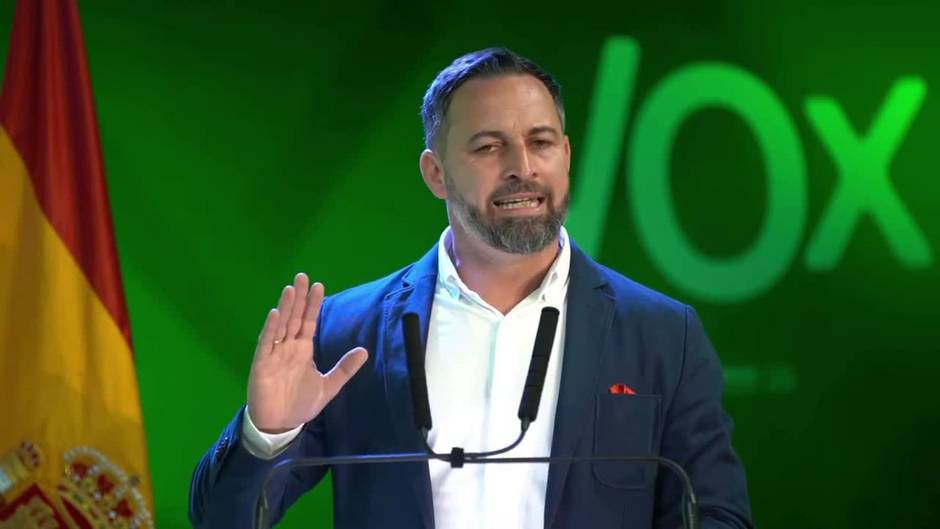 Abascal pide a sus afiliados convertir a Vox en el partido más votado