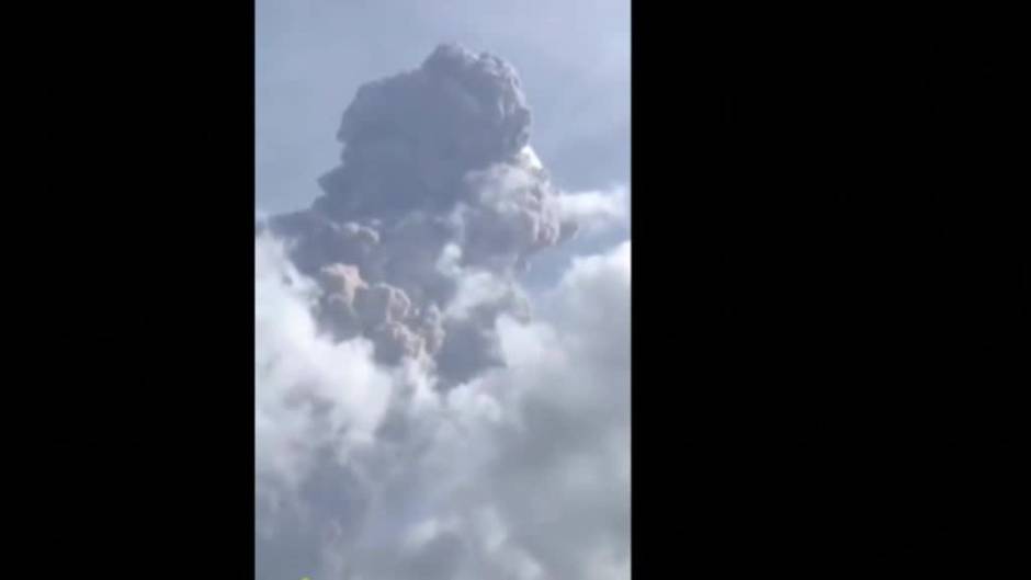 Evacuadas miles de personas en San Vicente y Granadinas tras entrar en erupción el volcán La Soufrière