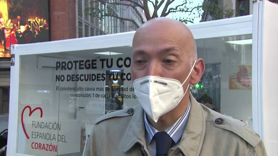 Para recordar el control del colesterol durante la pandemia, la FEC hace pruebas a pie de calle