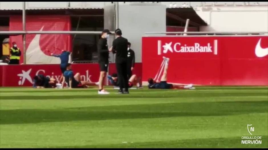 Primer entrenamiento del Sevilla par a el partido contra la Real