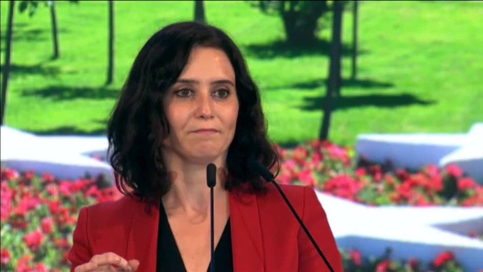 Díaz Ayuso: "Si no son capaces de gestionar el escáner de tres instituciones distintas, como para gestionar Barajas o gestionar un país"