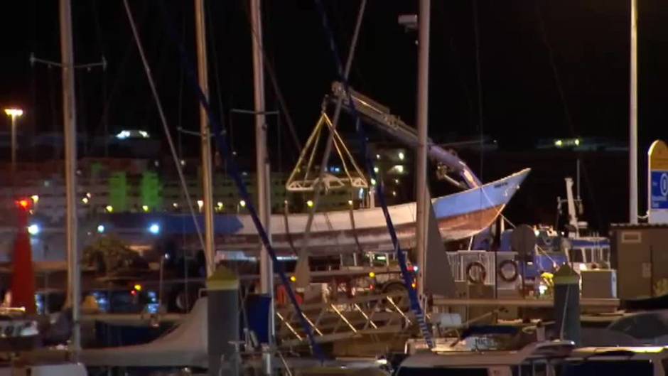 Noche negra en aguas españolas con el rescate de 24 cuerpos sin vida que viajaban en un cayuco