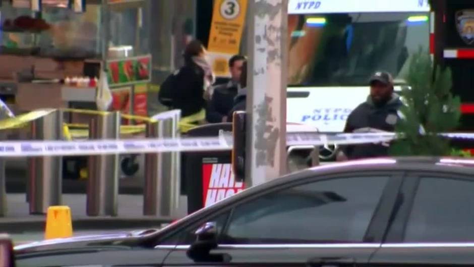 Heridas tres personas, incluida una niña de cuatro años, en un tiroteo en Times Square