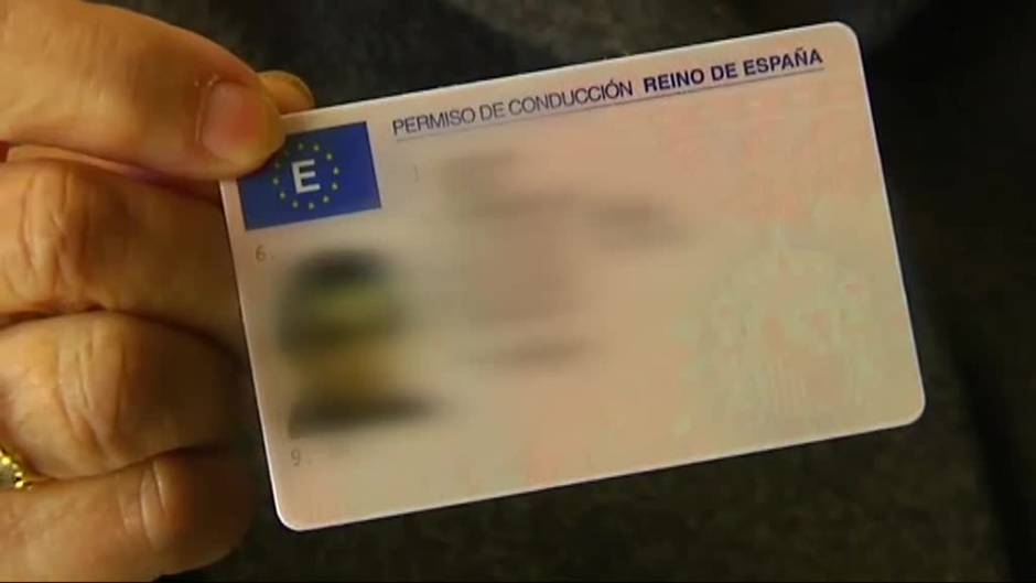 Más de 300 detenidos por comprar y vender carnets de conducir falsos