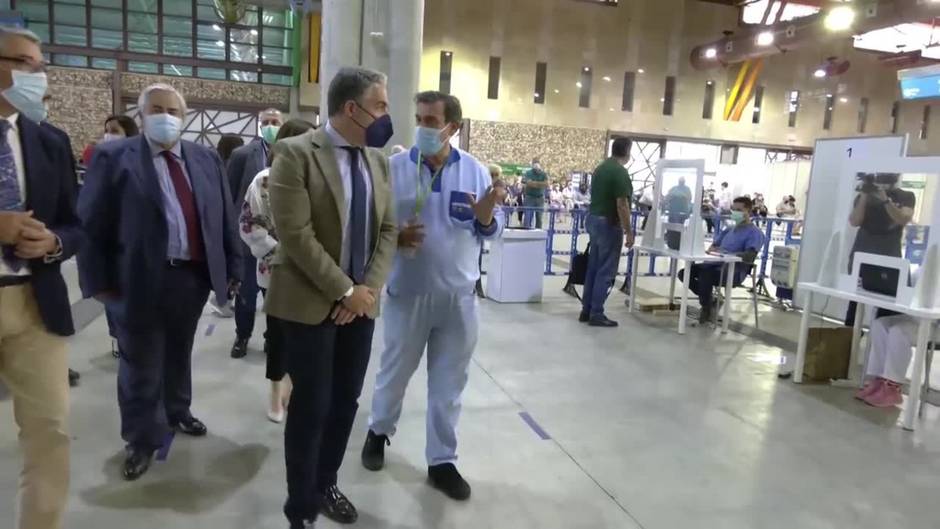 Andalucía prevé que en julio el 70% de población diana cuente con una dosis y el 40% con las dos