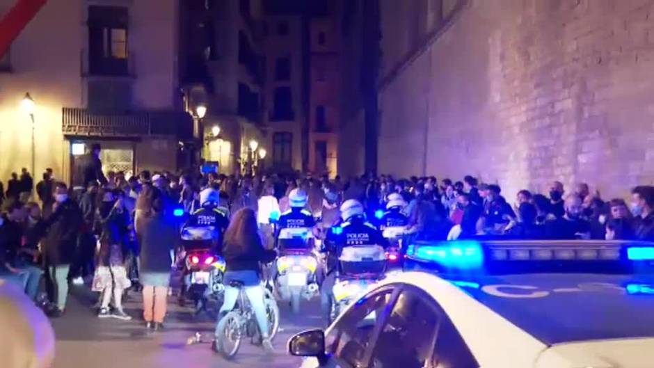 Desalojan a más de 7.000 personas en Barcelona en la primera noche de viernes sin estado de alarma