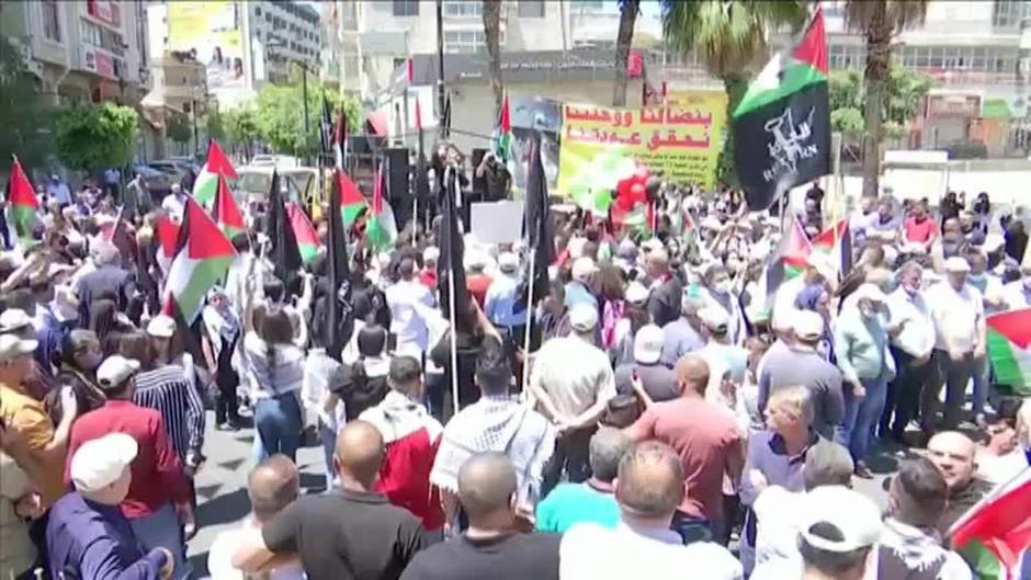 Los ataques entre Israel y Palestina no cesan mientras se reproduce el conflicto en las calles