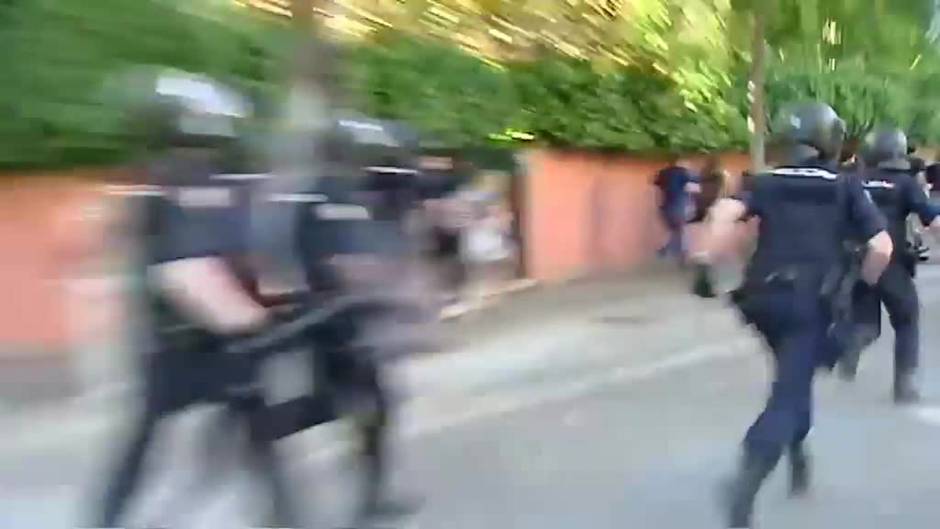 Grupos de extrema derecha se manifiestan frente a la embajada de Marruecos en Madrid