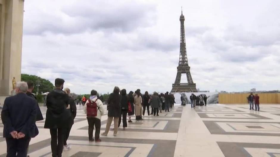 Despliegan un "abismo" virtual bajo la Torre Eiffel