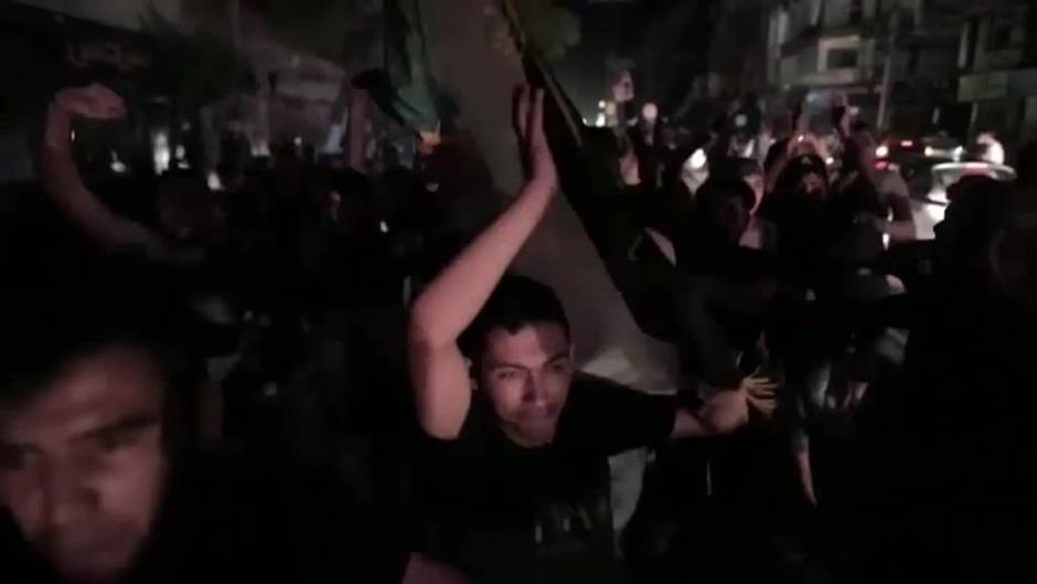 Miles de palestinos celebran en las calles la entrada en vigor del alto el fuego en Gaza