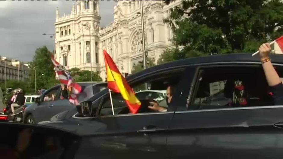 Caravana rojiblanca desde Atocha a Plaza de Castilla para celebrar la Liga del Atlético