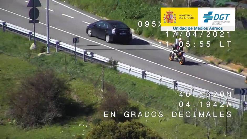 Las burradas más grandes de motoristas captadas por la DGT (3)