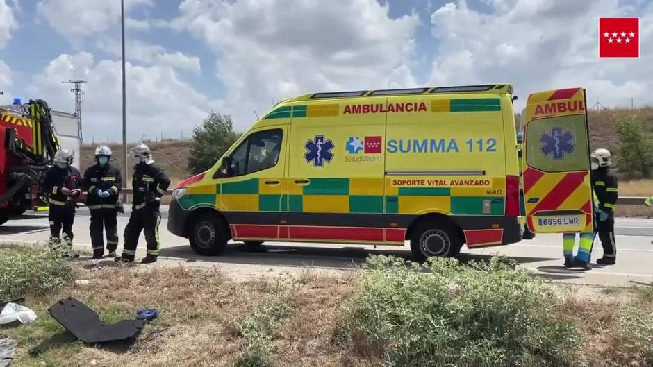 Herida una conductora tras dar varias vueltas de campaña en la M-50
