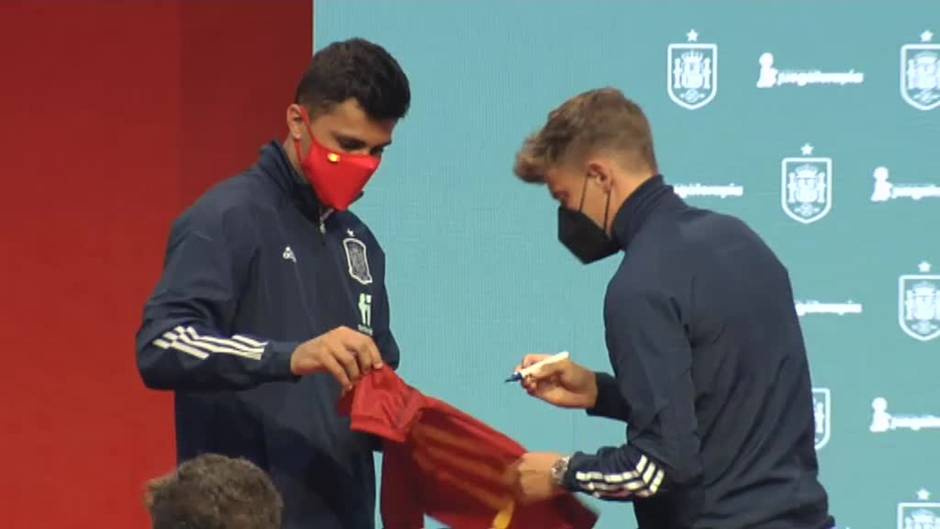 Acto solidario de la selección para la lucha contra el cáncer infantil