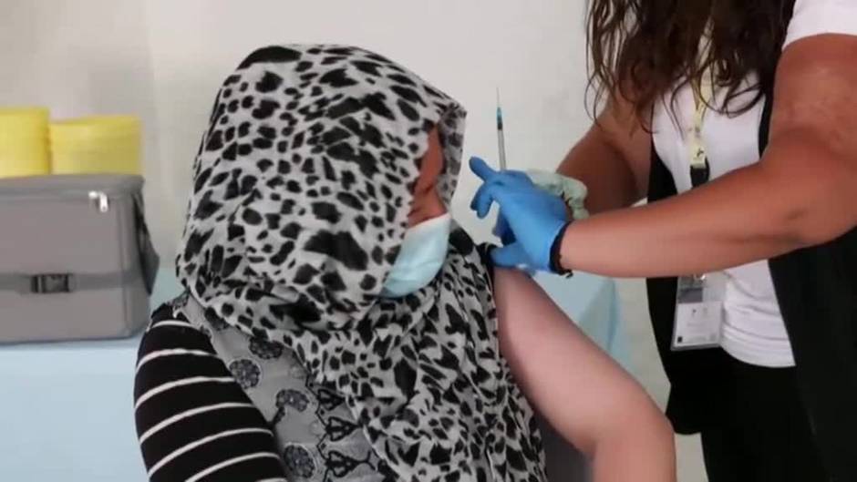 Arrancan las vacunaciones en los campos de refugiados en Grecia