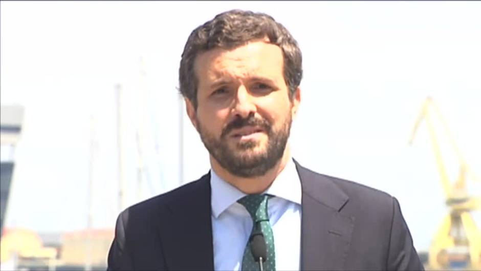 Simpatizantes del PP abuchean a la prensa por las preguntas sobre Cospedal al líder de los populares