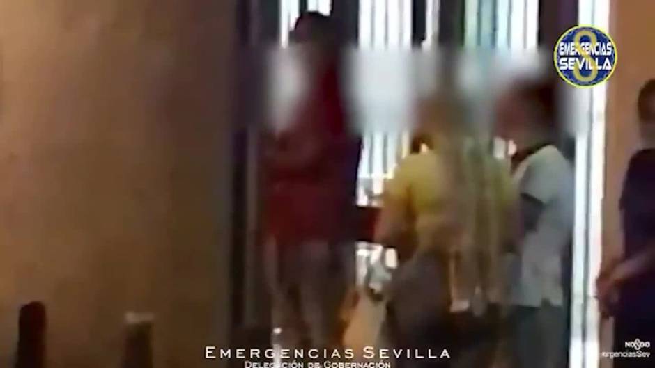 Denunciados esta madrugada 124 jóvenes haciendo botellón en Sevilla