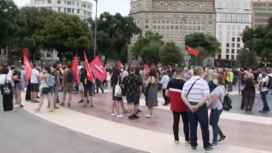 Casi un millar de personas se moviliza en Barcelona contra la subida del precio de la electricidad