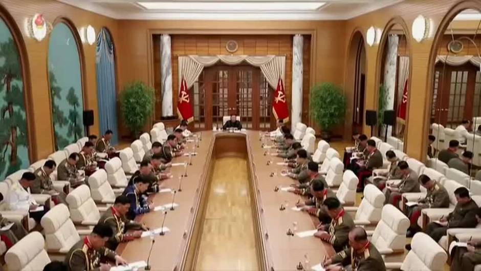 Kim Jong-un pide mantener una "actitud de alerta máxima" tras una reunión con altos mandos