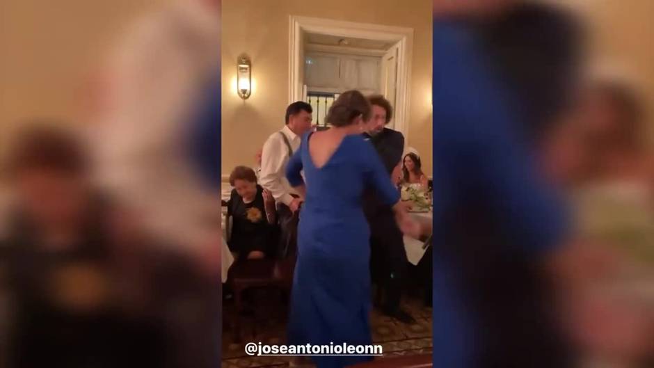 Paz Padilla y Anna Ferrer lo pasan en grande en la boda de José Antonio León