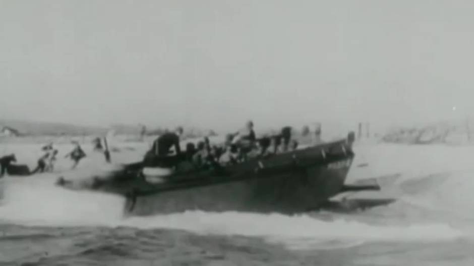 Macron condecora al último veterano del Desembarco de Normandía