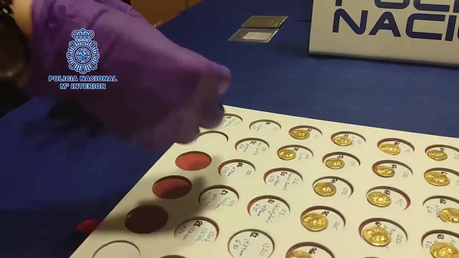 La Policía Nacional recupera un tesorillo de 90 monedas del Imperio Romano
