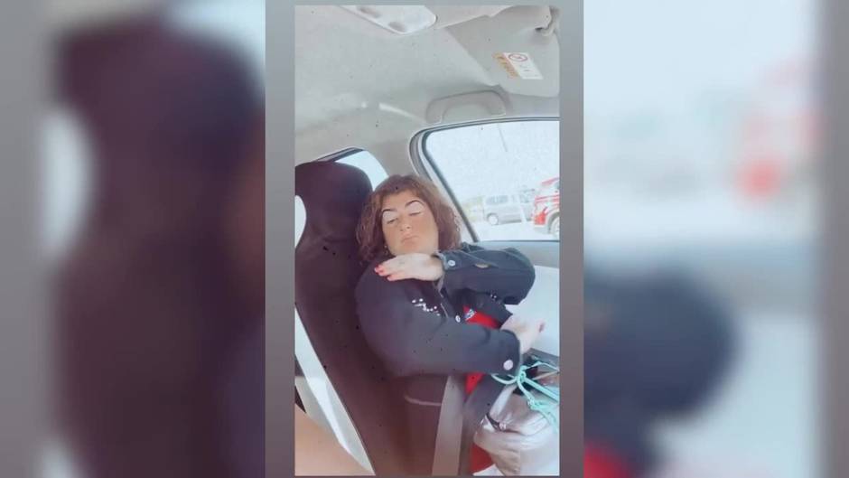 Ana María Aldón acude sonriente a su cita de vacunación