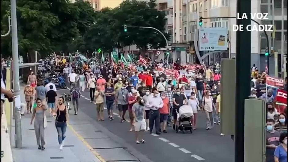 Marcha de Airbus por las calles de Cádiz