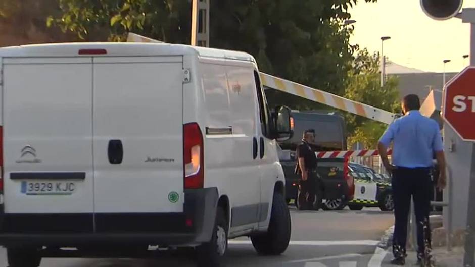 Fallecen cuatro personas después de que un tren arrolle su coche en Novelda