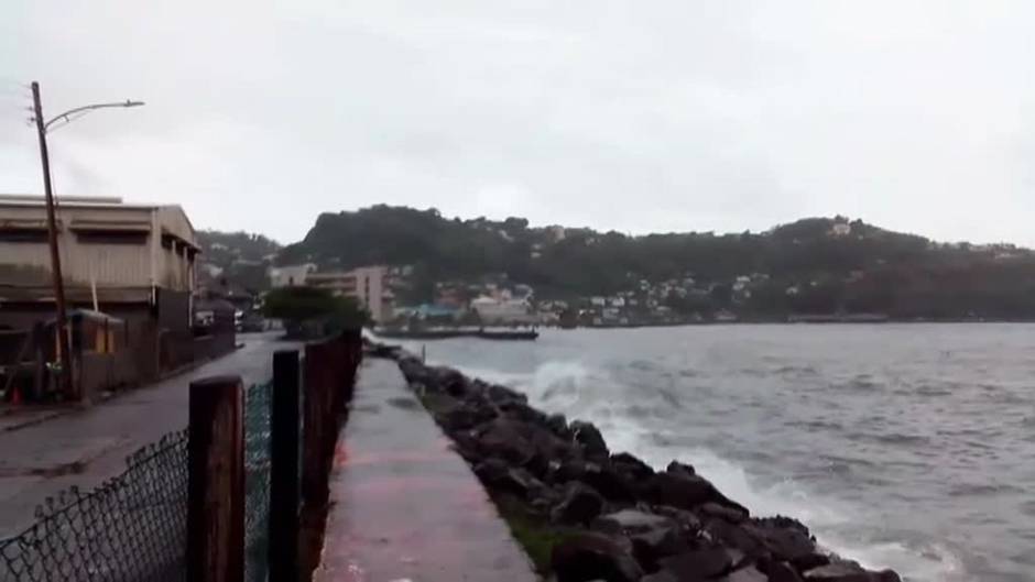 El huracán Elsa provoca daños en viviendas e infraestructuras a su paso por Barbados