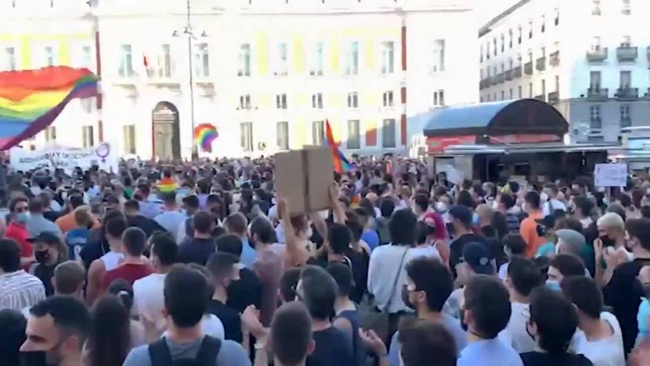 Cientos de personas se manifiestan en Sol contra el asesinato de Samuel