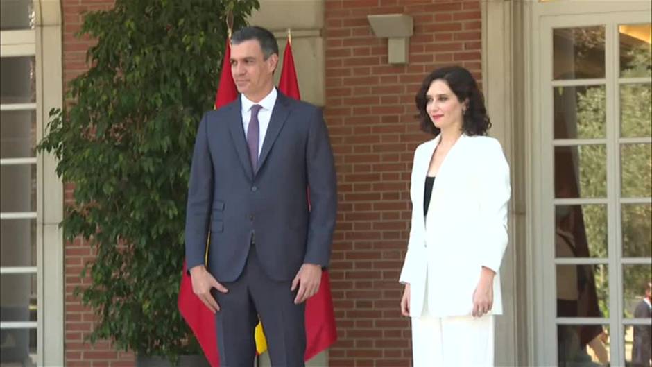 Sánchez recibe a Ayuso en La Moncloa