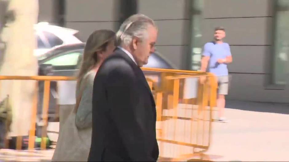 Luis Bárcenas sale de la Audiencia Nacional tras prestar declaración