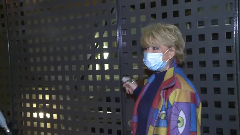 Kiko Hernández, agradecido con los sanitarios, se vacuna contra el coronavirus