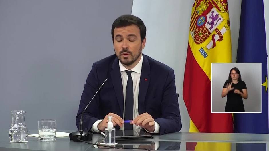 Garzón afirma que el Gobierno sigue "monitorizando" el precio de la luz