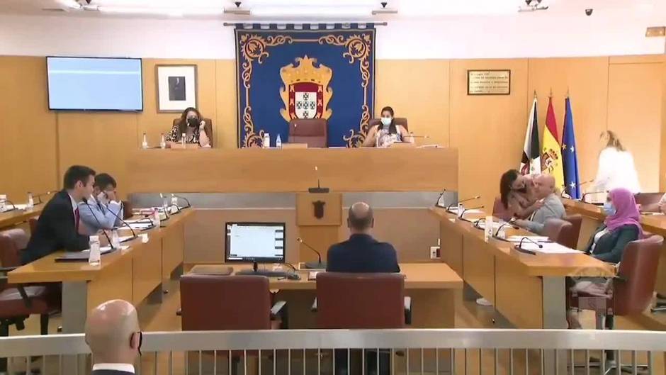 Nueva bronca en el Pleno de Ceuta entre VOX y el PSOE