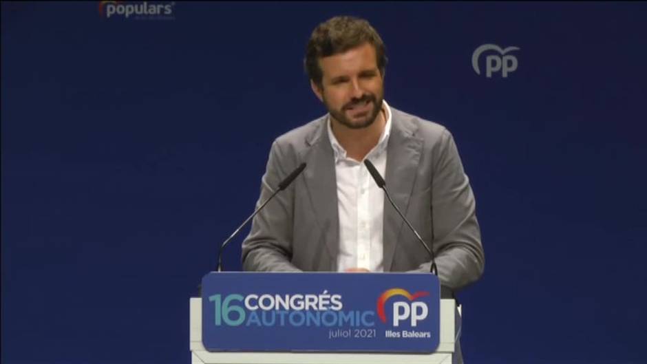 Casado sobre Sánchez: "Dicen que se parece a Supermán; estoy de acuerdo; hace las cumbres en 20 segundos, está todo el día volando y cuando habla parece que es de otro planeta"