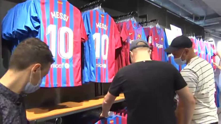 La camiseta de Messi todavía se vende en las tiendas oficiales del club