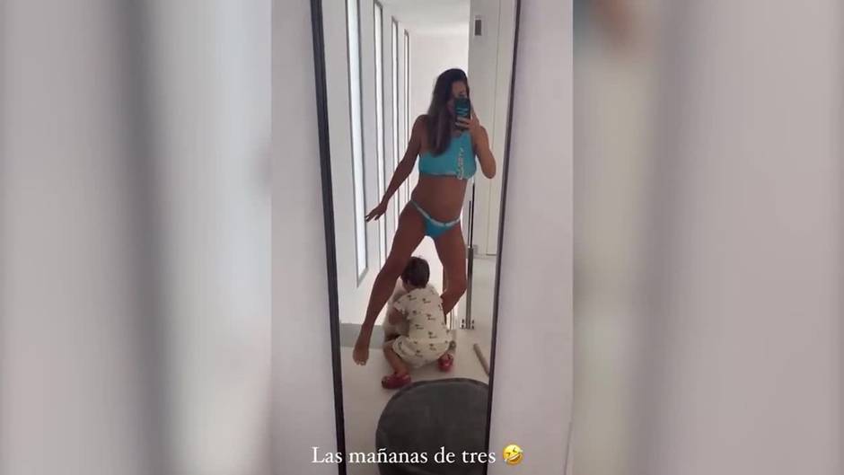 Laura Matamoros disfruta del verano con su pequeño y su mascota