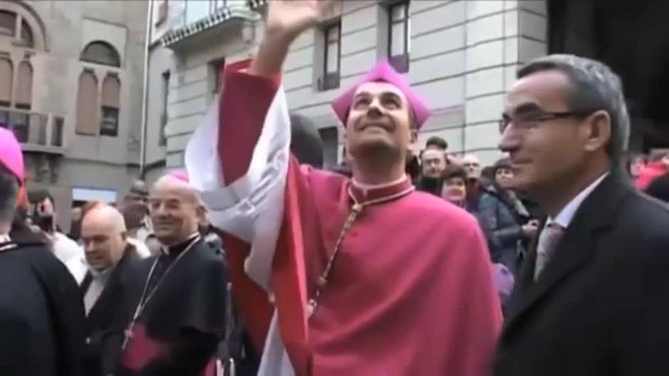 El obispo de Solsona renuncia "por amor" al mantener una relación con una escritora de novelas eróticas y satánicas