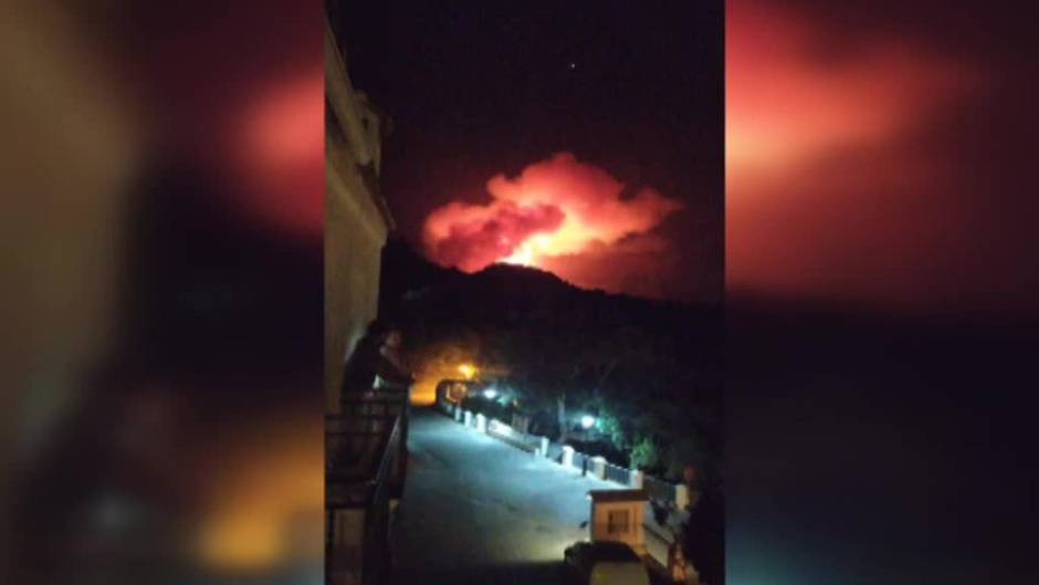 Más de 500 vecinos desalojados en Sierra Bermeja por un incendio
