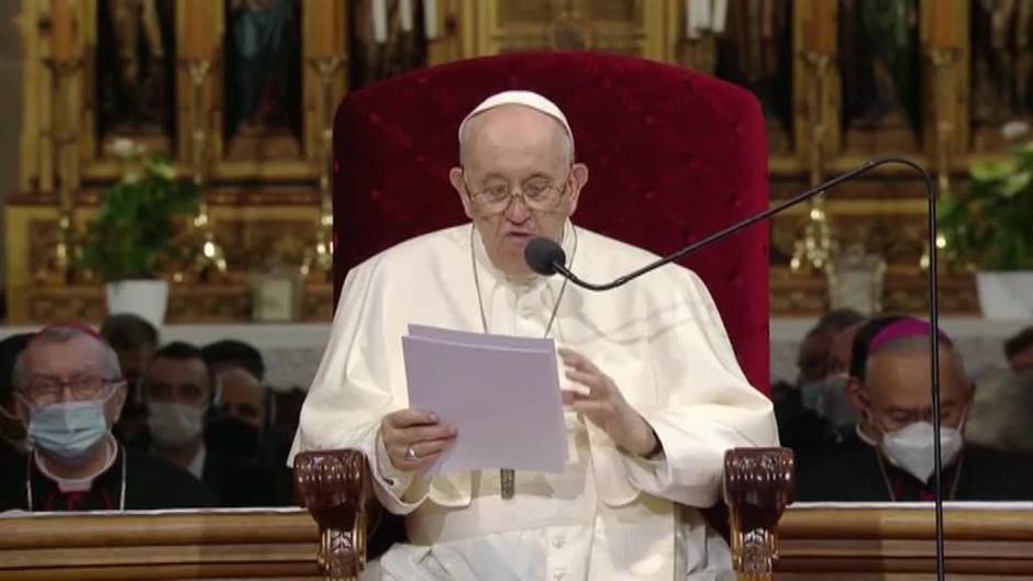 El Papa Francisco dice ante el clero eslovaco que la iglesia no es una fortaleza