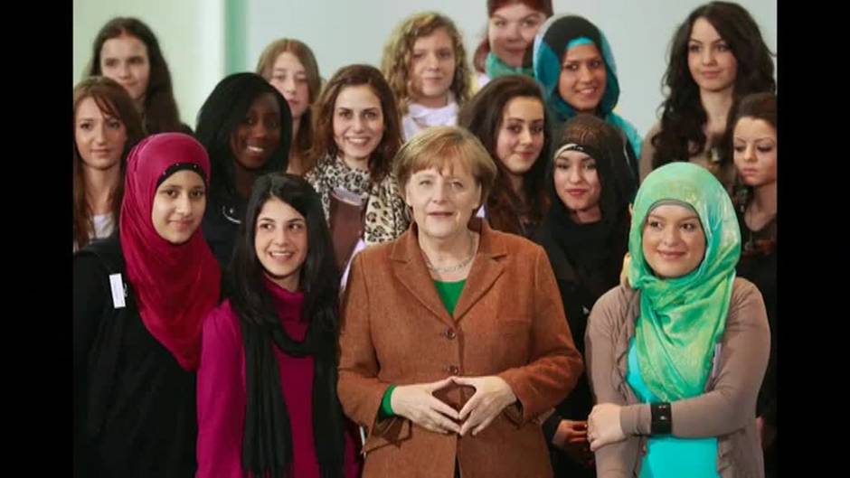 Las chaquetas de Angela Merkel se abren camino en un mundo de hombres