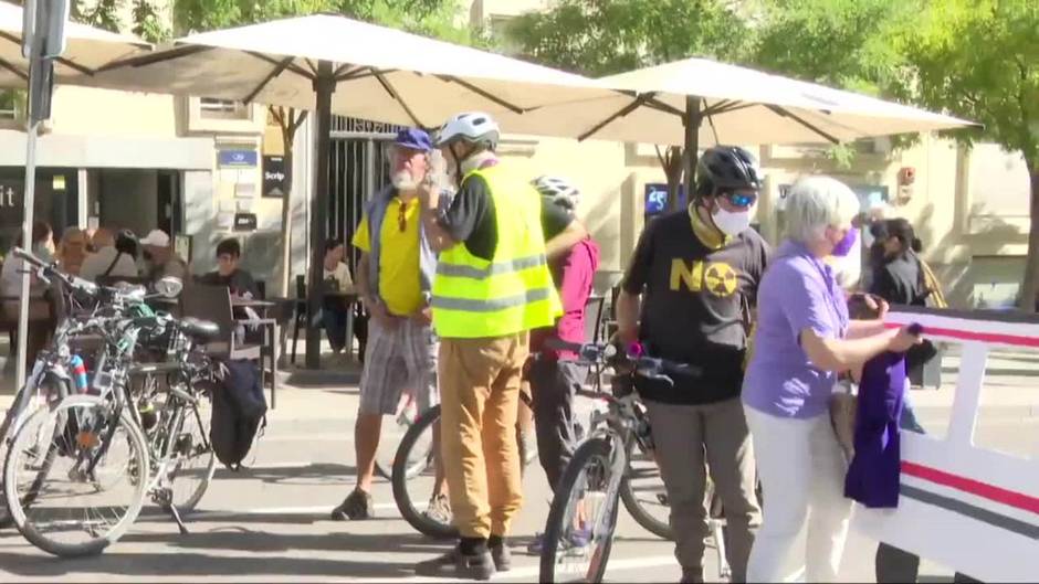 Más de 200 organizaciones protestan en Madrid contra la ampliación de Barajas